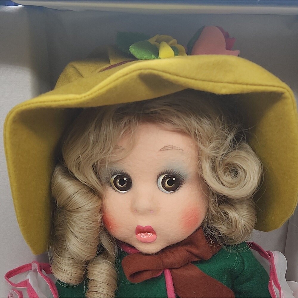 Vintage 1984 Italian 20" Lenci Felt Doll with COA paperwork and Case